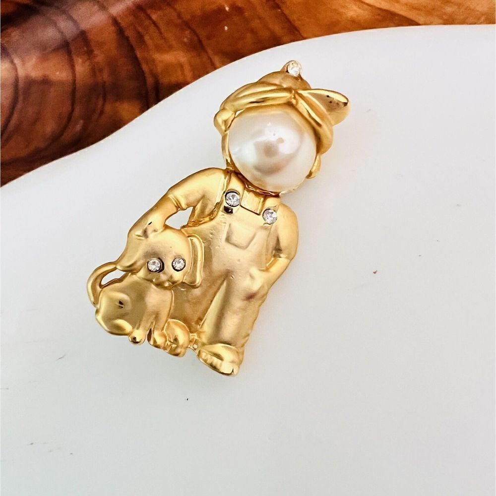 Vintage Brooch Boy Cap Dog Puppy Brushed Gold Tone Pearl Head Rhinestones 1208 - Picture 2 of 8